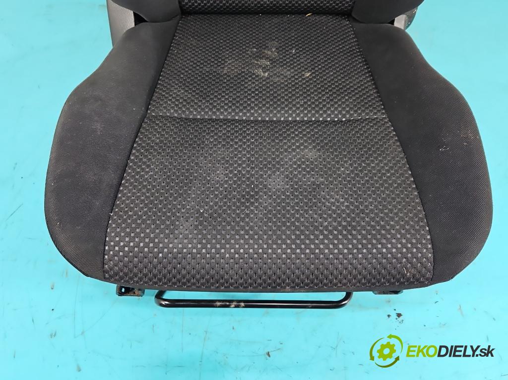 Suzuki Grand Vitara II 2005-2014 2.0 16V 140 HP manual 103 kW 1995 cm3 5- Sedačka pravý  (Sedačky, sedadlá)