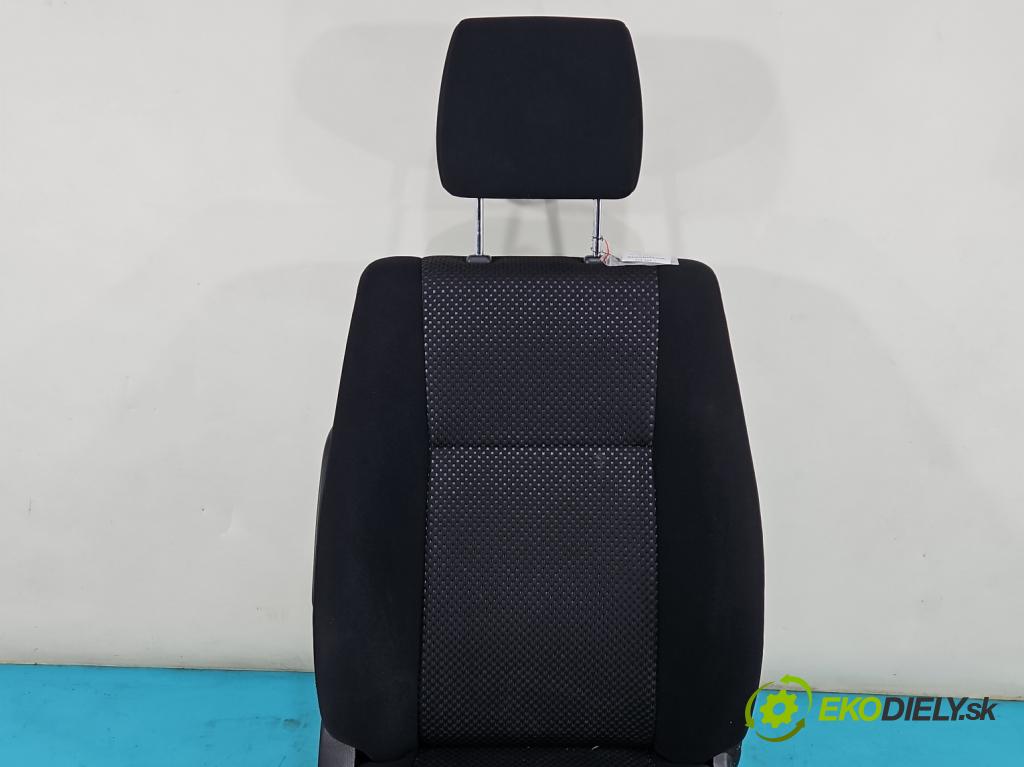 Suzuki Grand Vitara II 2005-2014 2.0 16V 140 HP manual 103 kW 1995 cm3 5- Sedačka pravý  (Sedačky, sedadlá)