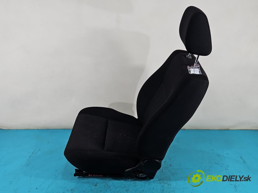 Suzuki Grand Vitara II 2005-2014 2.0 16V 140 HP manual 103 kW 1995 cm3 5- Sedačka pravý  (Sedačky, sedadlá)