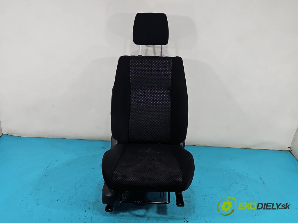 Suzuki Grand Vitara II 2005-2014 2.0 16V 140 HP manual 103 kW 1995 cm3 5- Sedačka pravý  (Sedačky, sedadlá)