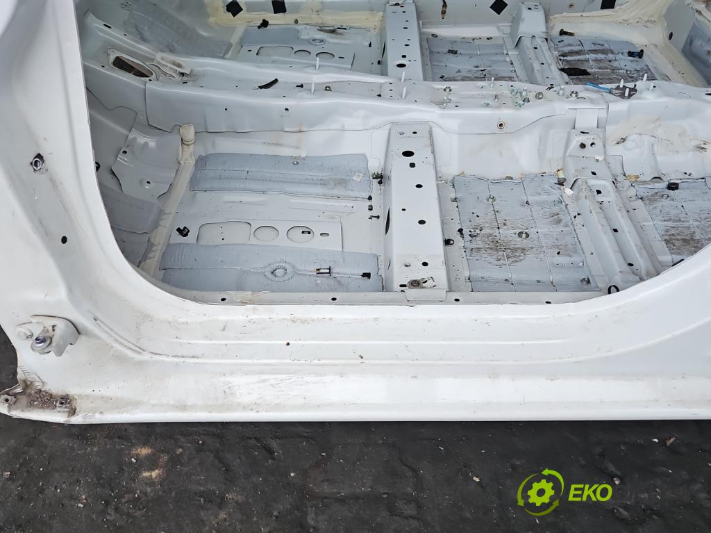 Ford Fiesta MK8 2016-2023 1.1 71 HP manual 52 kW 1084 cm3 5- Práh: ľavý  (Ostatné)