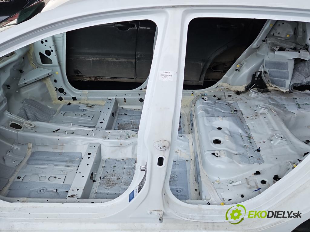 Ford Fiesta MK8 2016-2023 1.1 71 HP manual 52 kW 1084 cm3 5- Práh: ľavý  (Ostatné)