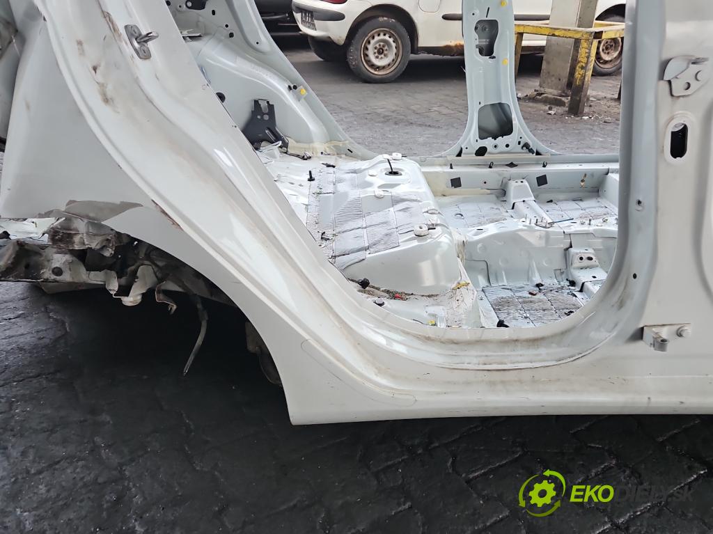 Ford Fiesta MK8 2016-2023 1.1 71 hp manual 52 kW 1084 cm3 5- práh pravý  (Ostatní)