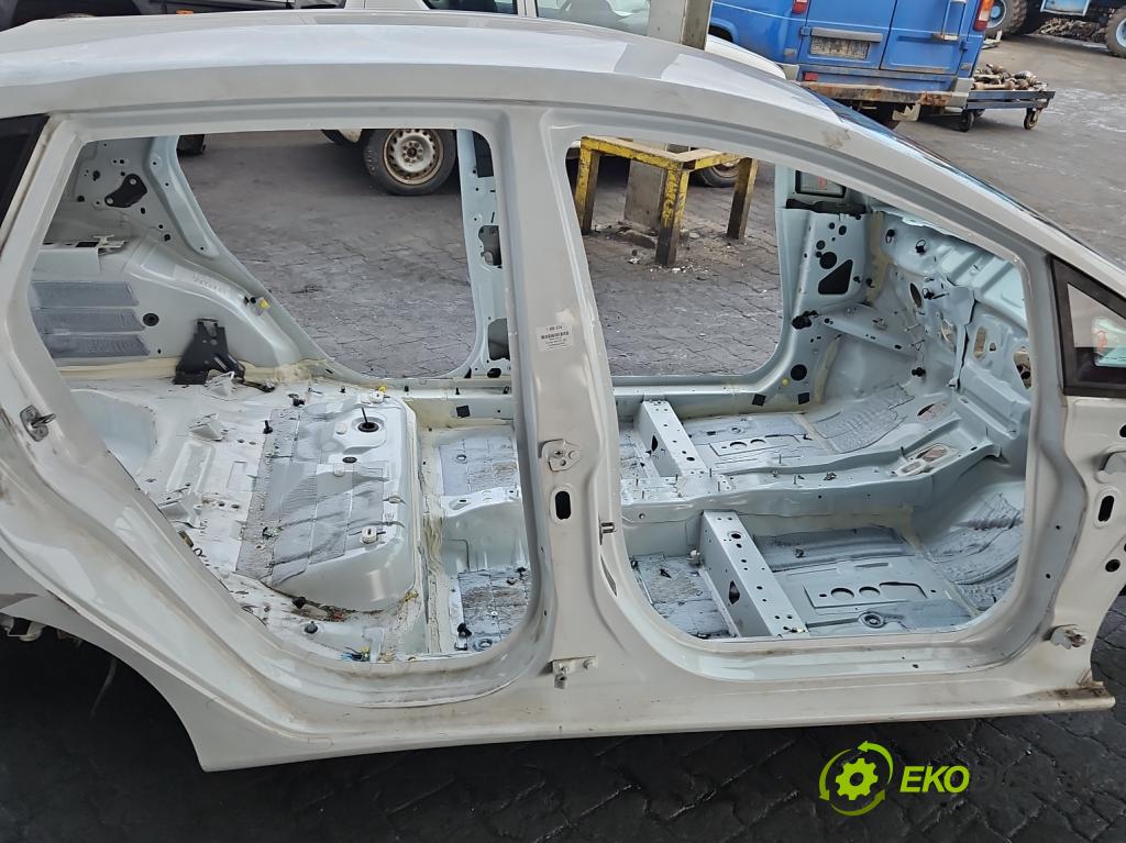 Ford Fiesta MK8 2016-2023 1.1 71 hp manual 52 kW 1084 cm3 5- práh pravý  (Ostatní)