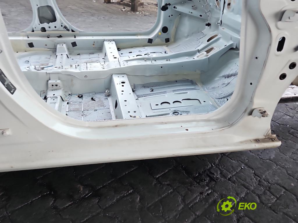 Ford Fiesta MK8 2016-2023 1.1 71 hp manual 52 kW 1084 cm3 5- práh pravý  (Ostatní)