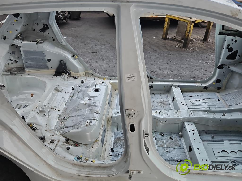 Ford Fiesta MK8 2016-2023 1.1 71 hp manual 52 kW 1084 cm3 5- práh pravý  (Ostatní)