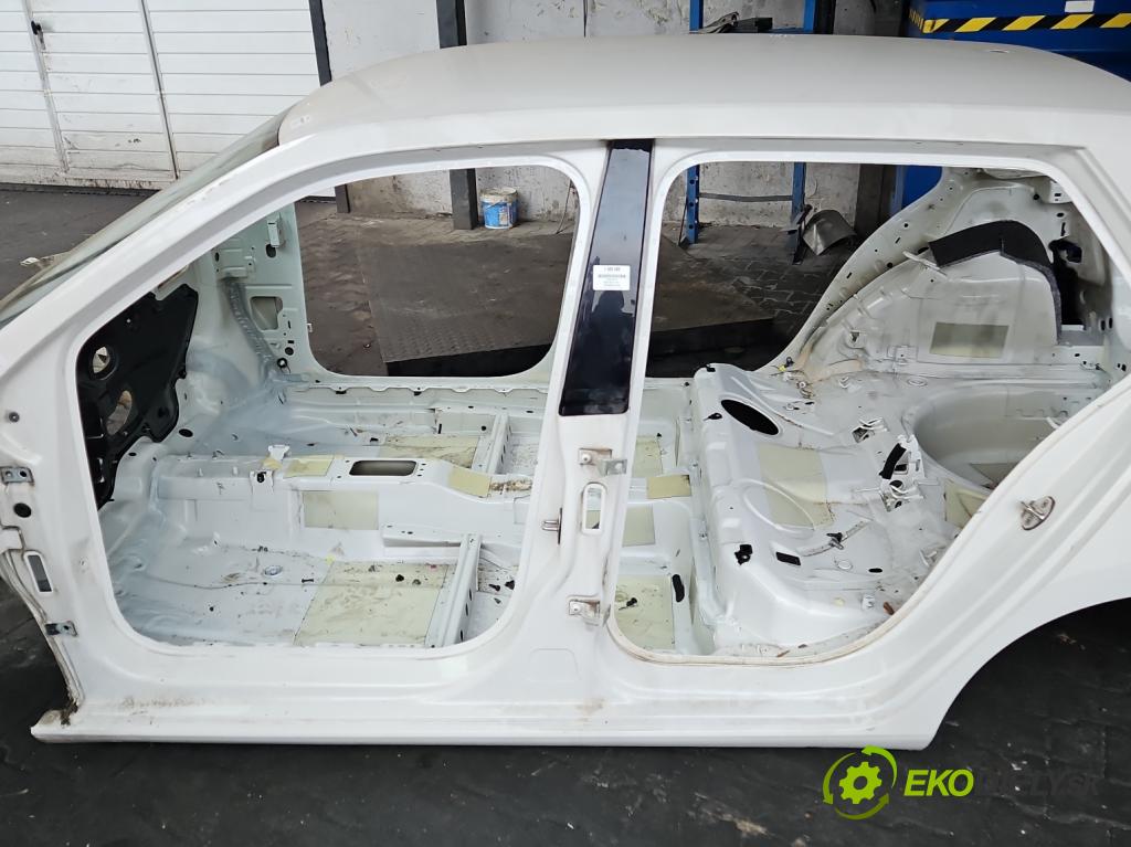 Skoda Fabia III 2014- 1.0 mpi 75 hp manual 55 kW 999 cm3 5- práh levý  (Ostatní)