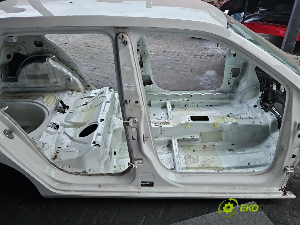 Skoda Fabia III 2014- 1.0 mpi 75 hp manual 55 kW 999 cm3 5- práh pravý  (Ostatní)