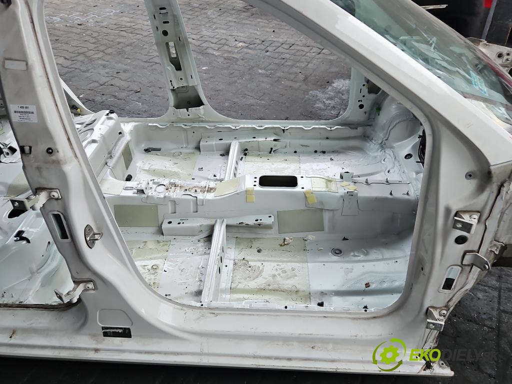 Skoda Fabia III 2014- 1.0 mpi 75 hp manual 55 kW 999 cm3 5- práh pravý  (Ostatní)