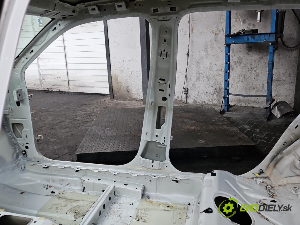 Skoda Fabia III 2014- 1.0 mpi 75 hp manual 55 kW 999 cm3 5- práh pravý  (Ostatní)