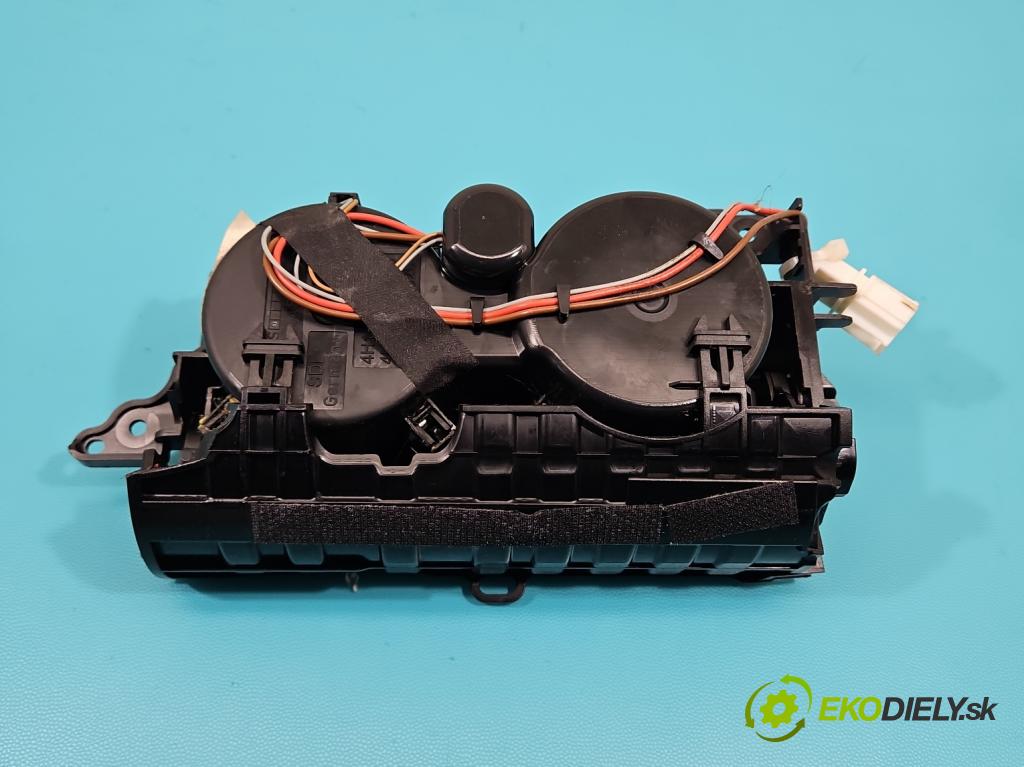 Audi A8 D4 2009-2017 3.0 V6 tdi 250 HP automatic 184 kW 2967 cm3 4- Rukojeť: na nápoje: 4H1858601A (Úchyty, držiaky na nápoje)