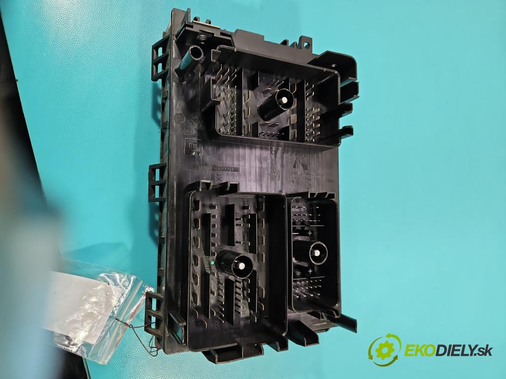 Opel Astra IV 2009-2015 1.4 T 140 hp manual 103 kW 1362 cm3 5- skříňka pojistková 13343763RT (Pojistkové skříňky)