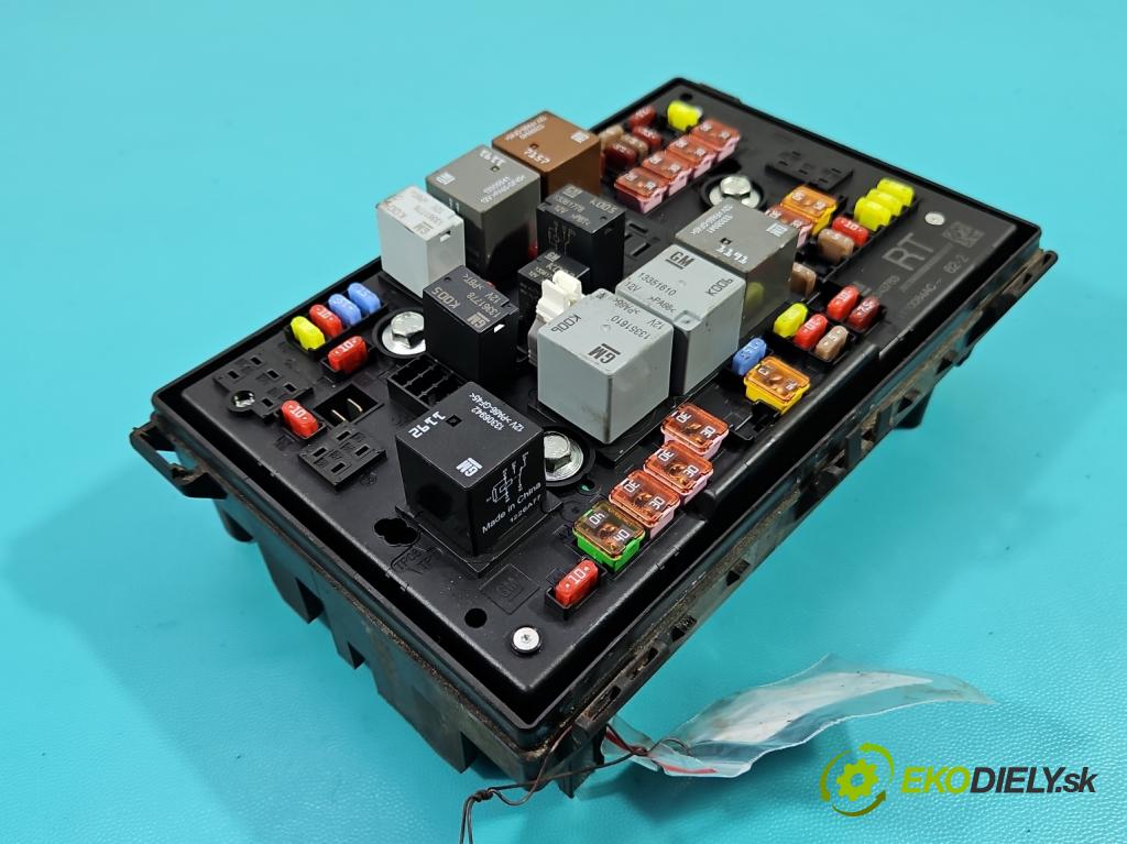 Opel Astra IV 2009-2015 1.4 T 140 hp manual 103 kW 1362 cm3 5- skříňka pojistková 13343763RT (Pojistkové skříňky)