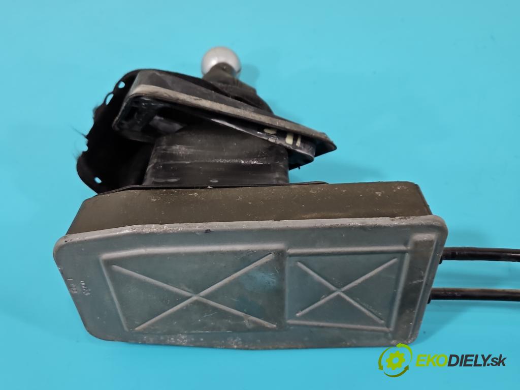 Peugeot 407 1,8.0 16V 116 HP manual 85 kW 1749 cm3 4- Páka: Změny: stupeň,rýchlosť  (Rýchlostné páky / kulisy)