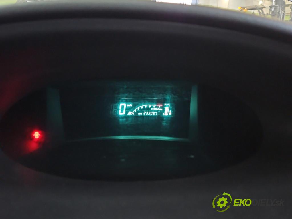 Toyota Yaris I 1999-2005 1.0 vvti 65 HP manual 48 kW 998 cm3 5- prístrojovka/ budíky  (Prístrojové dosky, displeje)
