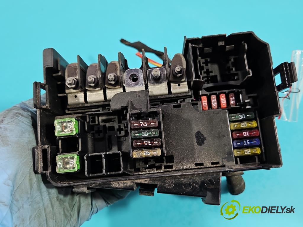 Skoda Fabia III 2014- 1.0 mpi 75 hp manual 55 kW 999 cm3 5- skříňka pojistková 6C0907361F (Pojistkové skříňky)