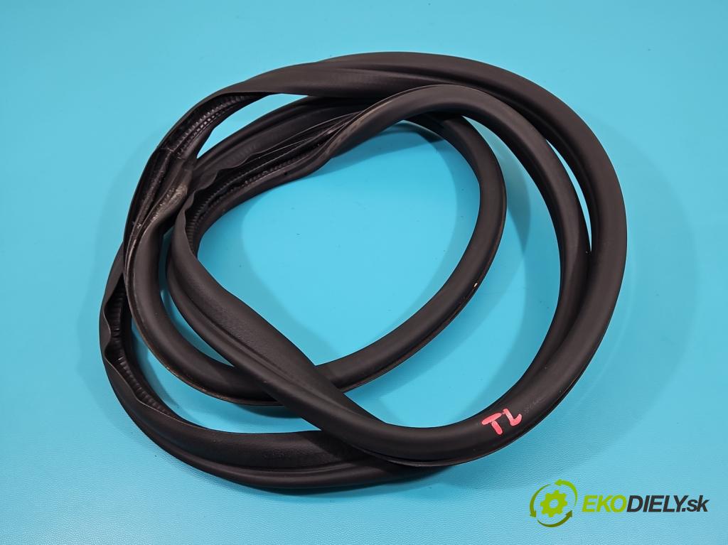 Skoda Fabia III 2014- 1.0 mpi 75 hp manual 55 kW 999 cm3 5- Těsnění: dveře zadní levé 6V6867367F (Ostatní)