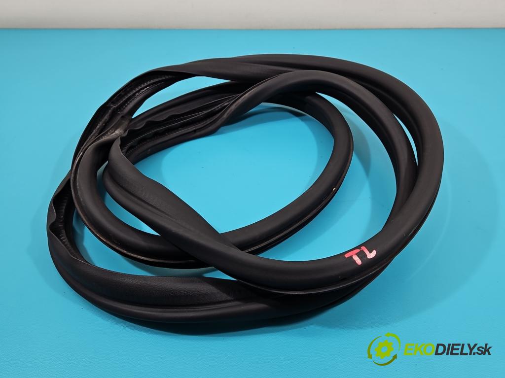 Skoda Fabia III 2014- 1.0 mpi 75 hp manual 55 kW 999 cm3 5- Těsnění: dveře zadní levé 6V6867367F (Ostatní)