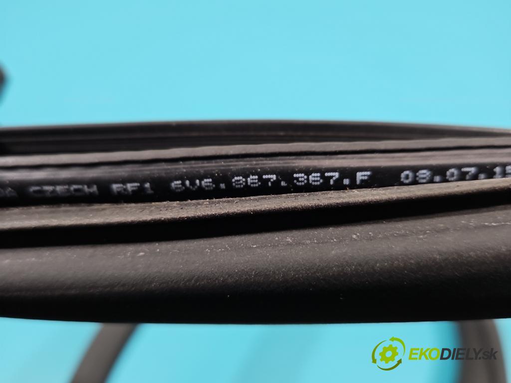 Skoda Fabia III 2014- 1.0 mpi 75 hp manual 55 kW 999 cm3 5- Těsnění: dveře zadní levé 6V6867367F (Ostatní)