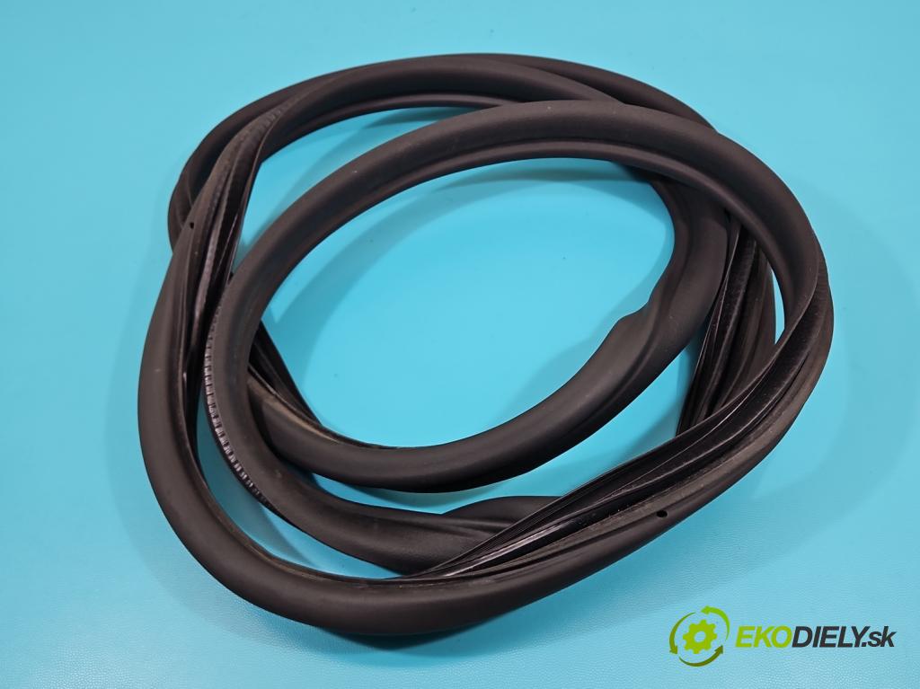 Skoda Fabia III 2014- 1.0 mpi 75 hp manual 55 kW 999 cm3 5- Těsnění: dveře zadní levé 6V6867367F (Ostatní)