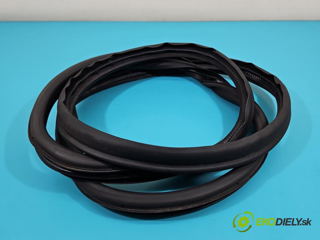 Skoda Fabia III 2014- 1.0 mpi 75 hp manual 55 kW 999 cm3 5- Těsnění: dveře zadní pravé 6V6867368F (Ostatní)