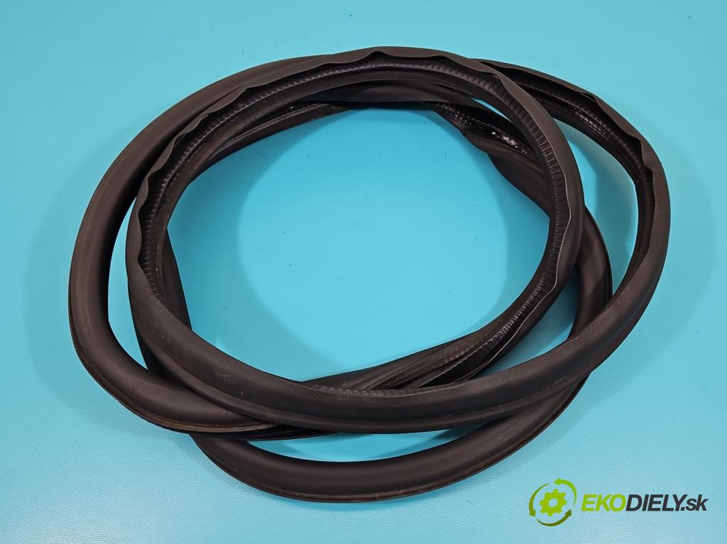 Skoda Fabia III 2014- 1.0 mpi 75 hp manual 55 kW 999 cm3 5- Těsnění: dveře zadní pravé 6V6867368F (Ostatní)