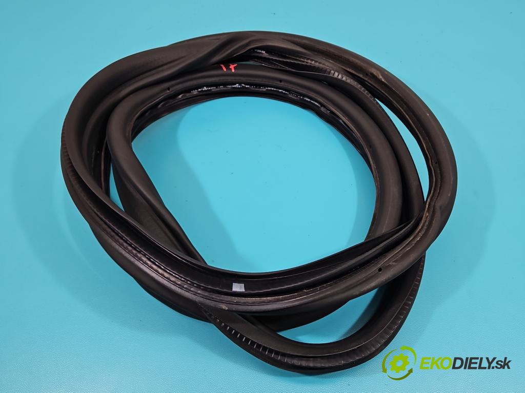 Skoda Fabia III 2014- 1.0 mpi 75 hp manual 55 kW 999 cm3 5- Těsnění: dveře zadní pravé 6V6867368F (Ostatní)