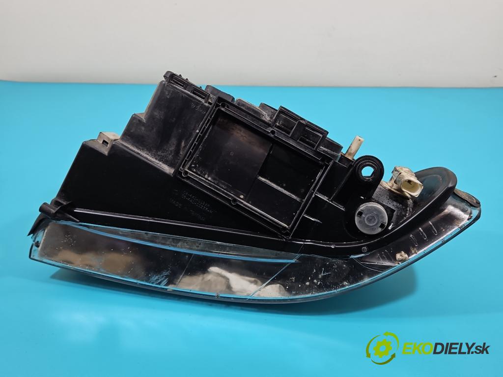 Audi A4 B5 1994-2001 1.9 tdi 90 HP manual 66 kW 1896 cm3 4- Reflektor: pravý  (Pravé)