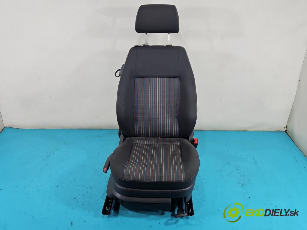 Vw Polo IV 9N 2001-2009 1.4 tdi 69KM manual 51 kW 1422 cm3 3- Sedačka pravý  (Sedačky, sedadlá)