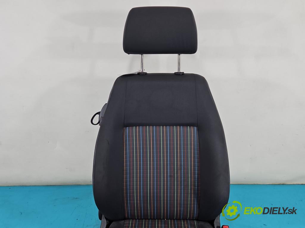 Vw Polo IV 9N 2001-2009 1.4 tdi 69KM manual 51 kW 1422 cm3 3- Sedačka pravý  (Sedačky, sedadlá)