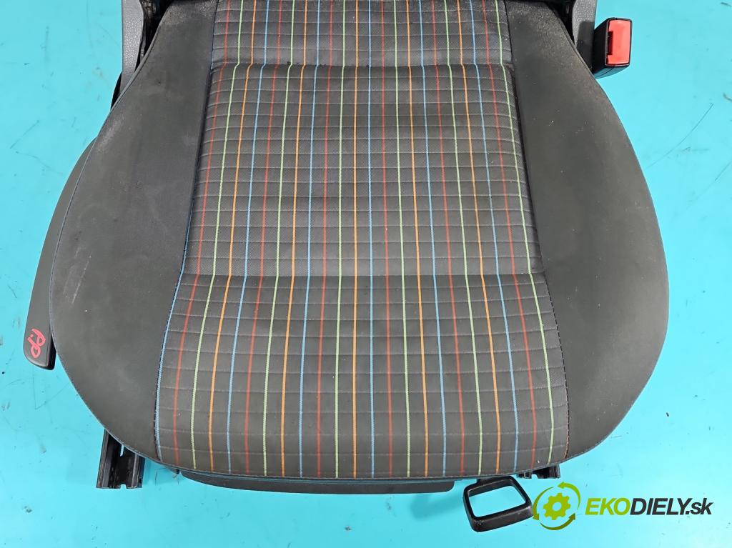 Vw Polo IV 9N 2001-2009 1.4 tdi 69KM manual 51 kW 1422 cm3 3- Sedačka pravý  (Sedačky, sedadlá)