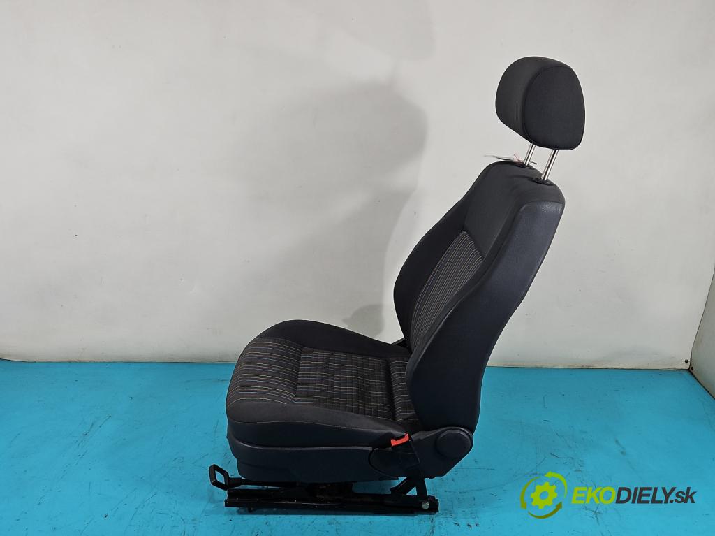 Vw Polo IV 9N 2001-2009 1.4 tdi 69KM manual 51 kW 1422 cm3 3- Sedačka pravý  (Sedačky, sedadlá)