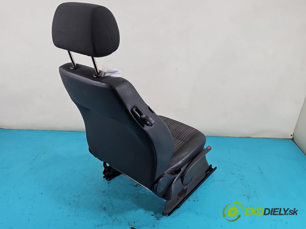 Vw Polo IV 9N 2001-2009 1.4 tdi 69KM manual 51 kW 1422 cm3 3- Sedačka pravý  (Sedačky, sedadlá)