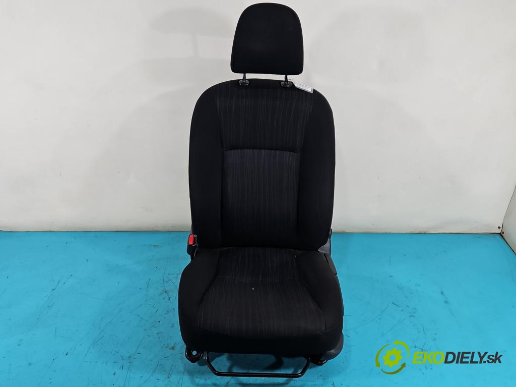 Toyota Corolla E15 2007-2014 1.4 D4D 90 HP manual 66 kW 1364 cm3 4- Sedačka ľavý  (Sedačky, sedadlá)