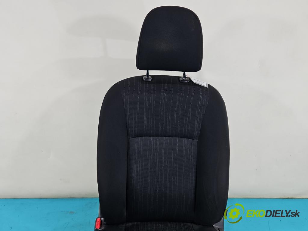 Toyota Corolla E15 2007-2014 1.4 D4D 90 HP manual 66 kW 1364 cm3 4- Sedačka ľavý  (Sedačky, sedadlá)