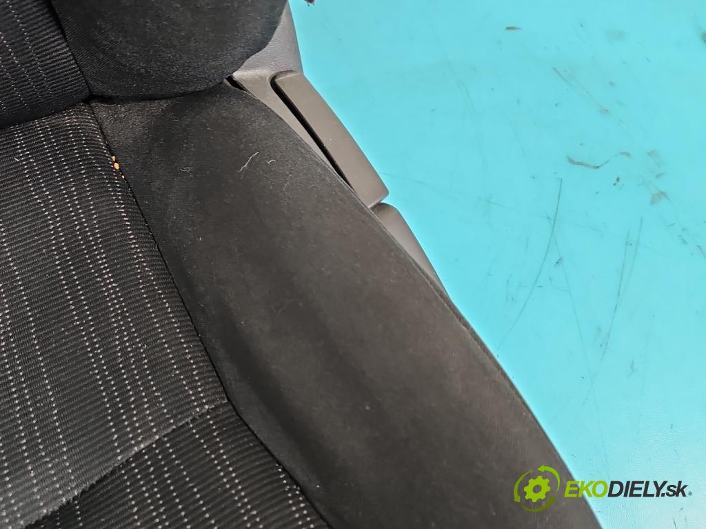 Toyota Corolla E15 2007-2014 1.4 D4D 90 HP manual 66 kW 1364 cm3 4- Sedačka ľavý  (Sedačky, sedadlá)