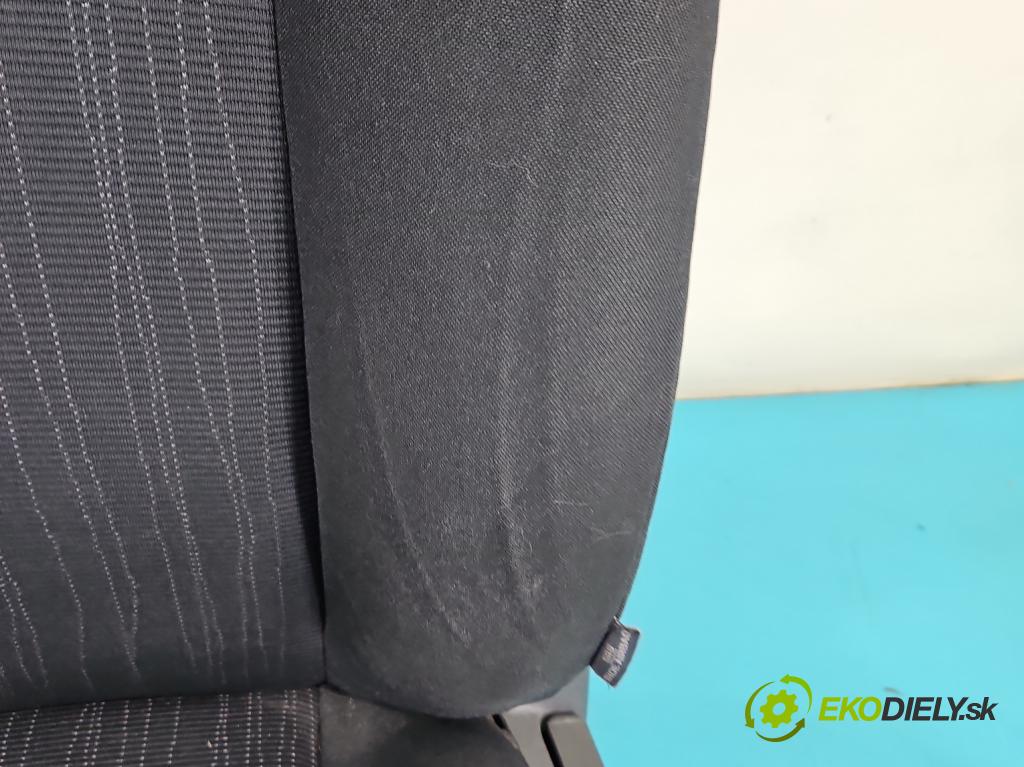 Toyota Corolla E15 2007-2014 1.4 D4D 90 HP manual 66 kW 1364 cm3 4- Sedačka ľavý  (Sedačky, sedadlá)