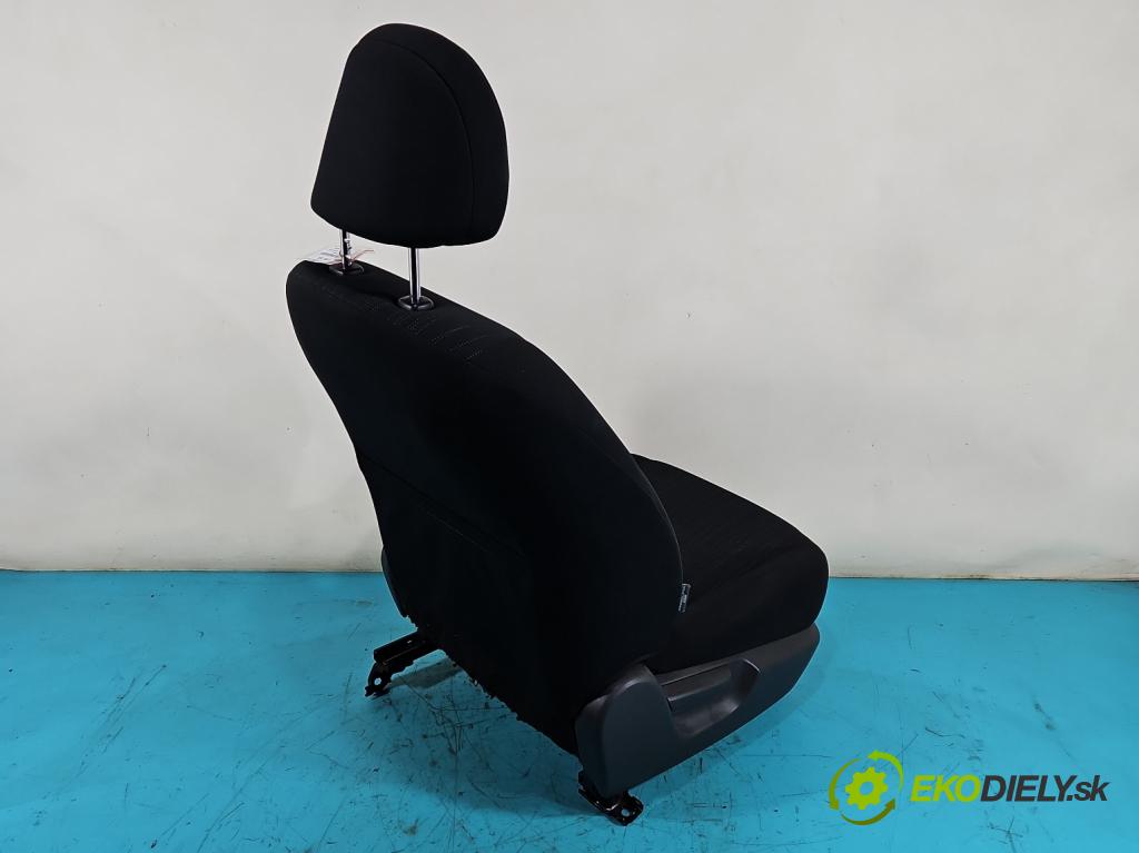 Toyota Corolla E15 2007-2014 1.4 D4D 90 HP manual 66 kW 1364 cm3 4- Sedačka pravý  (Sedačky, sedadlá)