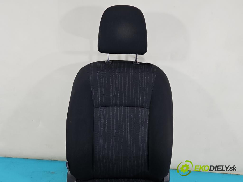 Toyota Corolla E15 2007-2014 1.4 D4D 90 HP manual 66 kW 1364 cm3 4- Sedačka pravý  (Sedačky, sedadlá)