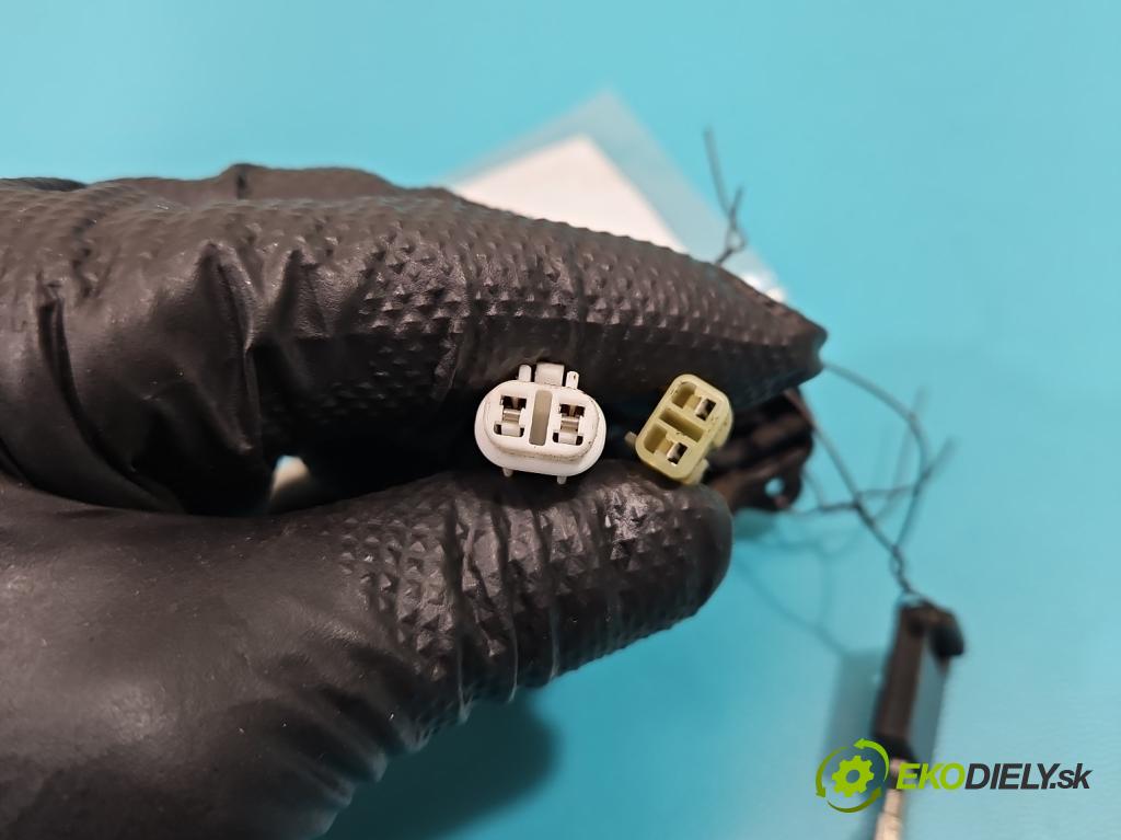 Suzuki Grand Vitara II 2005-2014 2.0 16V 140 HP manual 103 kW 1995 cm3 5- rukoväť predné ľavé mimo:  (Vonkajšie predné ľavé)