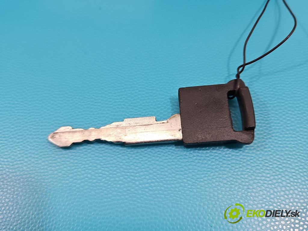 Suzuki Grand Vitara II 2005-2014 2.0 16V 140 HP manual 103 kW 1995 cm3 5- rukoväť predné ľavé mimo:  (Vonkajšie predné ľavé)