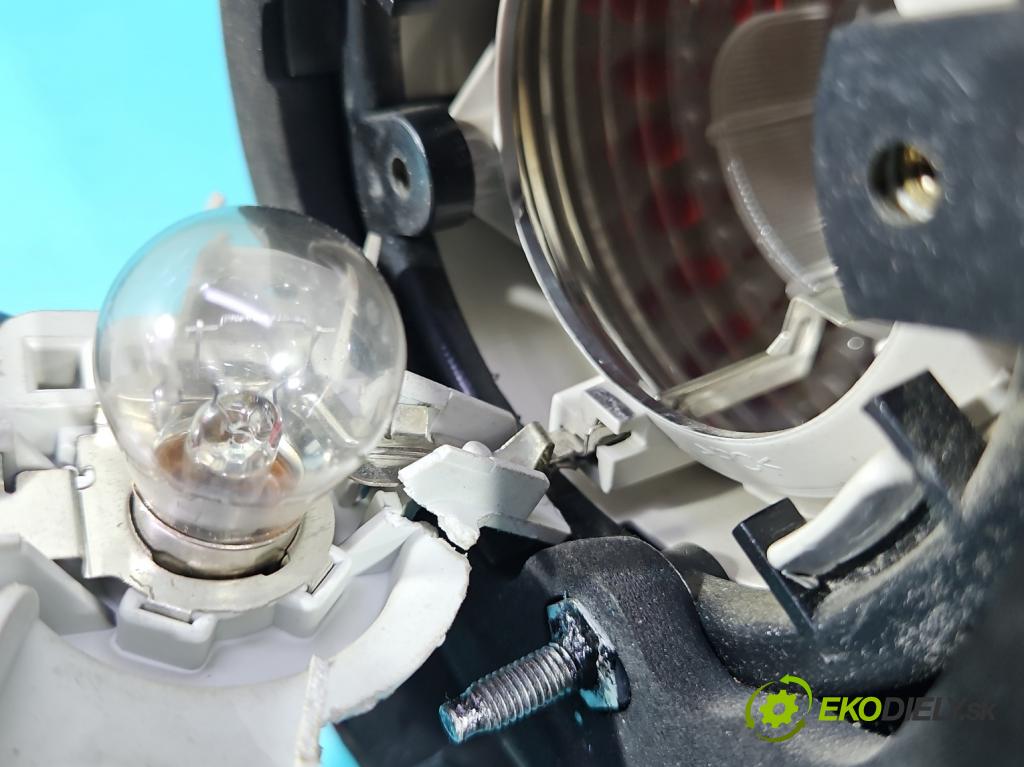 Seat Altea 2.0 tdi 140 hp manual 103 kW 1968 cm3 5- světlo zadní pravé 5P0945096D (Klika dveří ostatní)