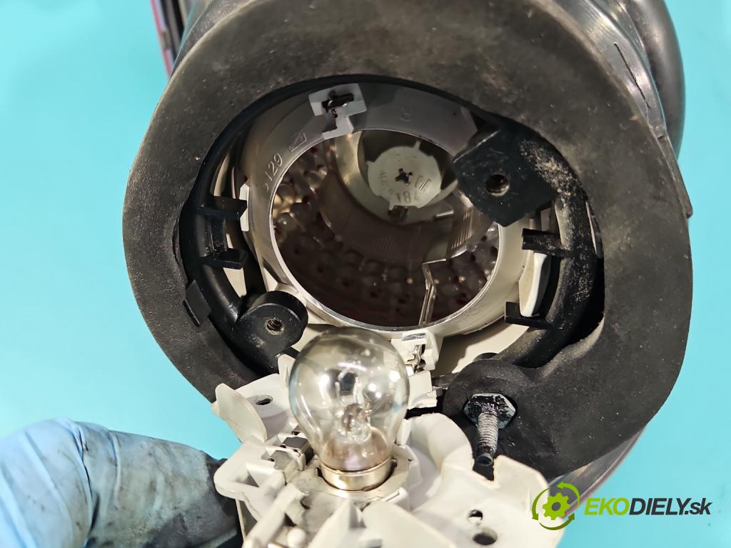 Seat Altea 2.0 tdi 140 hp manual 103 kW 1968 cm3 5- světlo zadní pravé 5P0945096D (Klika dveří ostatní)