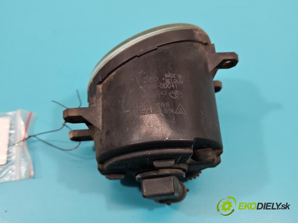 Toyota Corolla E15 2007-2014 1.4 D4D 90 hp manual 66 kW 1364 cm3 4- Halogen levý 89210657 (Ostatné)