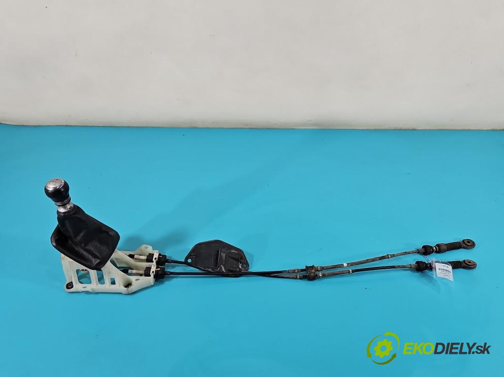 Toyota Corolla E15 2007-2014 1.4 D4D 90 HP manual 66 kW 1364 cm3 4- Páka: Změny: stupeň,rýchlosť  (Rýchlostná páka (kulisa))