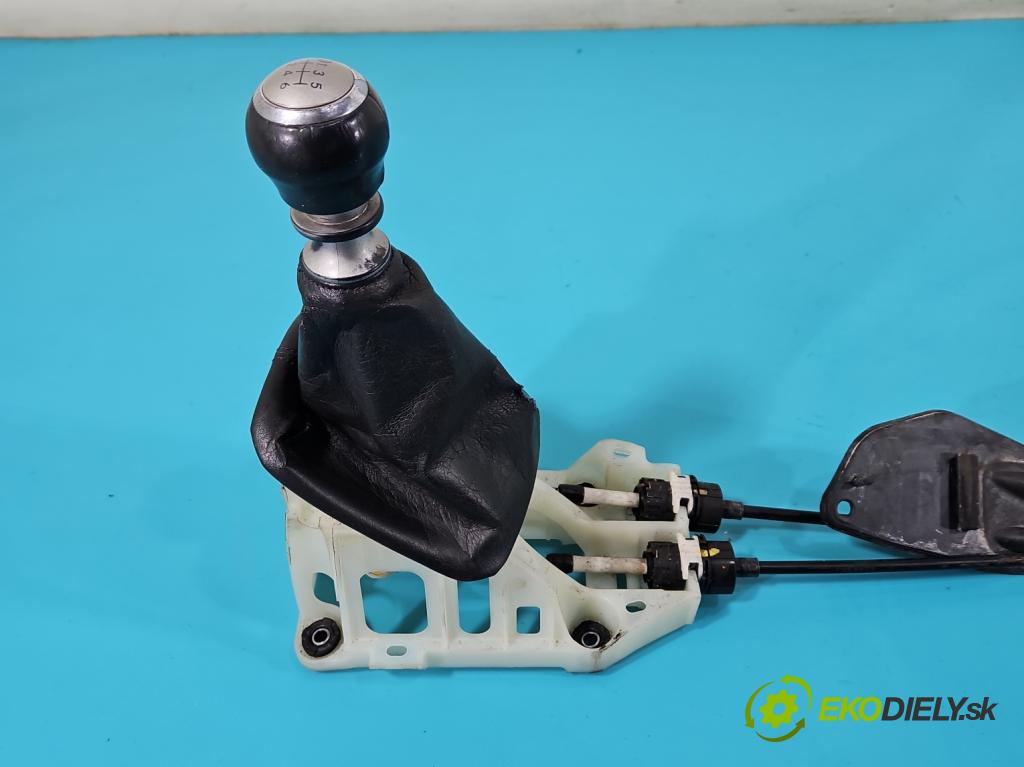 Toyota Corolla E15 2007-2014 1.4 D4D 90 HP manual 66 kW 1364 cm3 4- Páka: Změny: stupeň,rýchlosť  (Rýchlostná páka (kulisa))