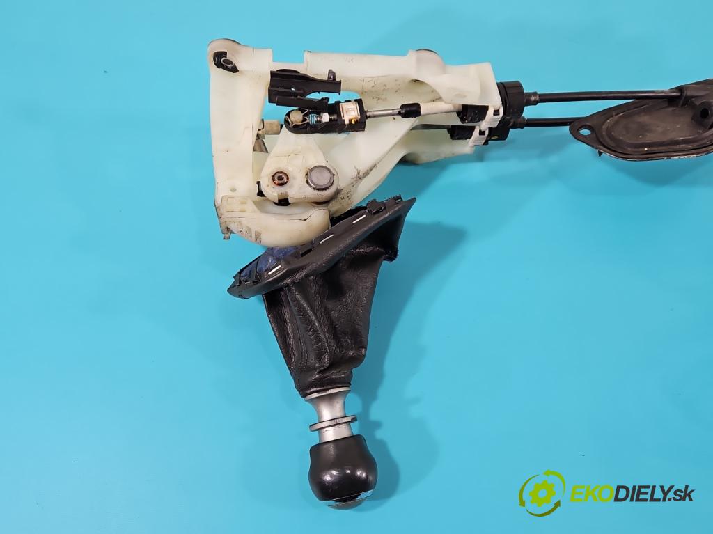 Toyota Corolla E15 2007-2014 1.4 D4D 90 HP manual 66 kW 1364 cm3 4- Páka: Změny: stupeň,rýchlosť  (Rýchlostná páka (kulisa))