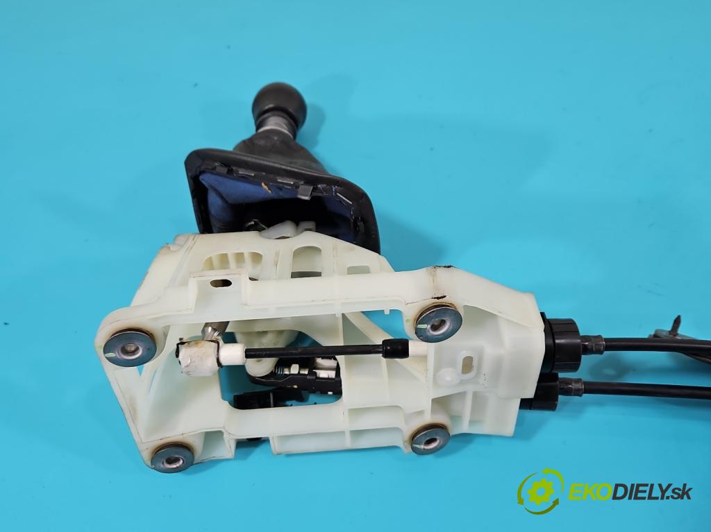 Toyota Corolla E15 2007-2014 1.4 D4D 90 HP manual 66 kW 1364 cm3 4- Páka: Změny: stupeň,rýchlosť  (Rýchlostná páka (kulisa))