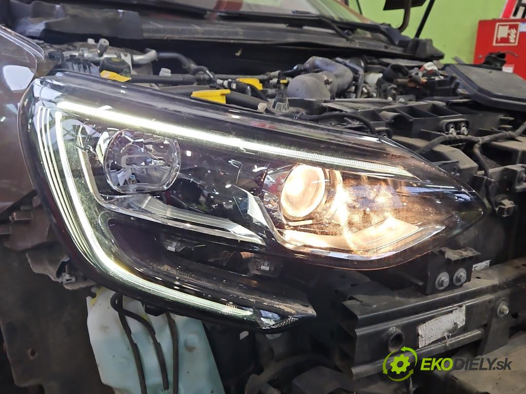 Renault Megane IV 2016-2024 1.2 Tce 132  HP manual 97 kW 1197 cm3 5- Reflektor: pravý 260100141R (Pravé)