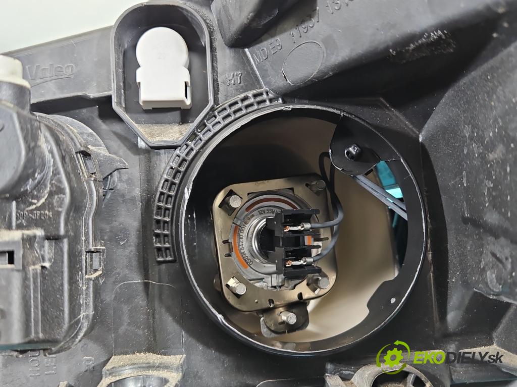 Renault Megane IV 2016-2024 1.2 Tce 132  HP manual 97 kW 1197 cm3 5- Reflektor: pravý 260100141R (Pravé)